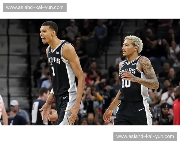 红黑激战，德州之巅：火箭VS马刺，那场点燃青春的季后赛揭幕战